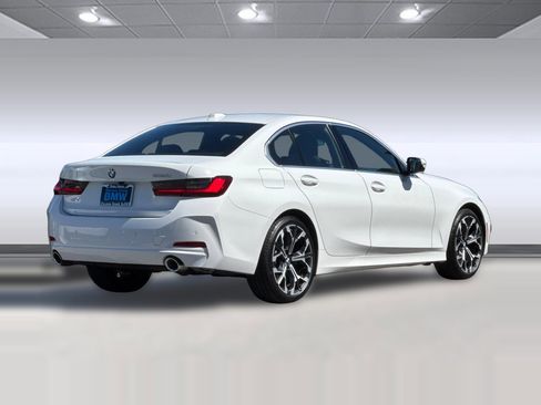 Used 2025 BMW 330i Sedan w/ Convenience Package RWD image 8