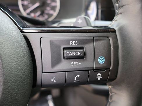 Used 2024 Nissan Pathfinder SL FWD image 45