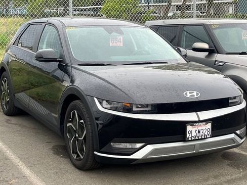 Certified 2024 Hyundai Ioniq 5 SE image 2