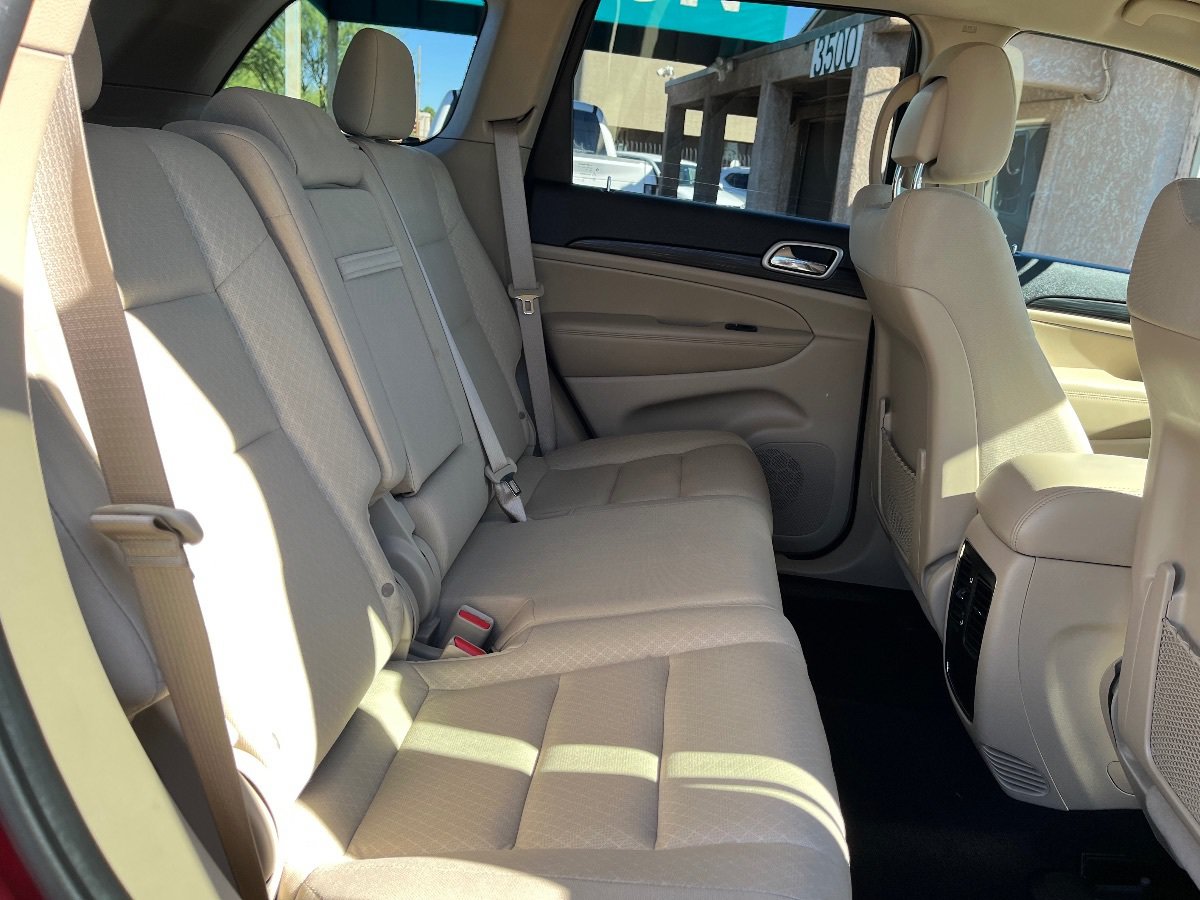 Used 2020 Jeep Grand Cherokee Laredo AWD/4WD image 32
