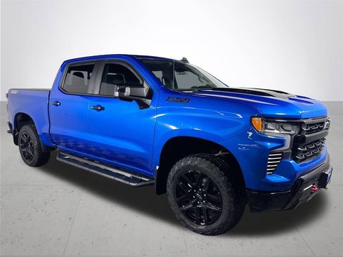 Used 2024 Chevrolet Silverado 1500 LT Trail Boss w/ Convenience Package II image 4