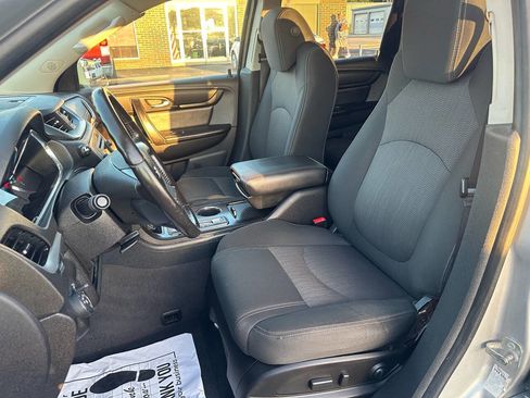 Used 2017 Chevrolet Traverse LT image 11
