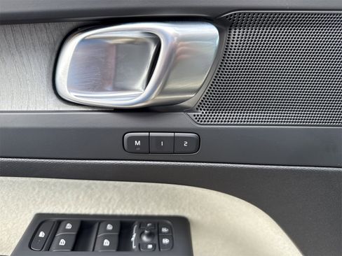 Used 2025 Volvo XC40 B5 Plus w/ Protection Package Premier image 37