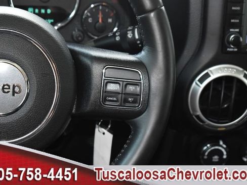 Used 2018 Jeep Wrangler Unlimited Rubicon w/ Connectivity Group AWD/4WD image 27