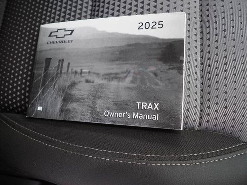 Certified 2025 Chevrolet Trax LT w/ Driver Confidence Package FWD image 39