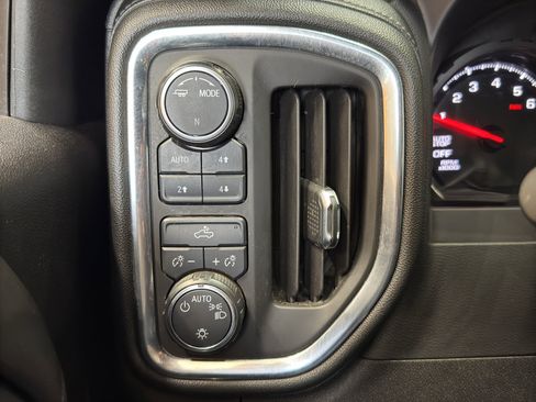 Used 2020 Chevrolet Silverado 1500 LT w/ Convenience Package AWD/4WD image 32