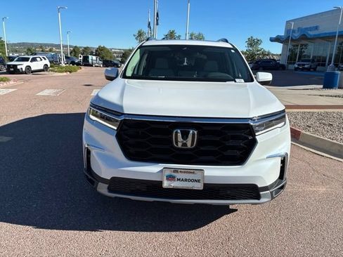 Certified 2025 Honda Pilot Touring image 2