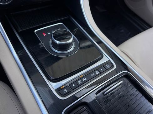 Used 2017 Jaguar XF Premium image 26