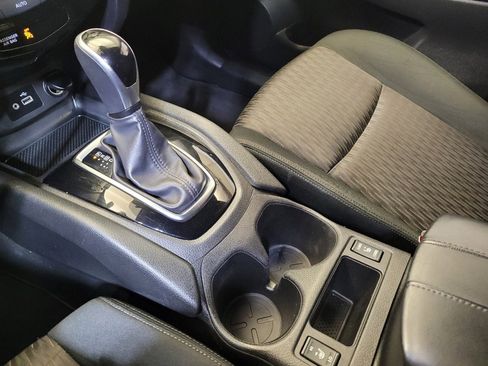 Used 2020 Nissan Rogue SV image 26