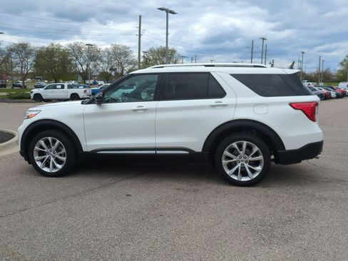 Used 2023 Ford Explorer Platinum w/ Technology Package AWD/4WD image 5
