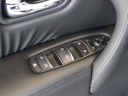 Used 2024 Nissan Armada SL image 14