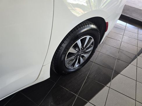 Used 2023 Chrysler Pacifica Touring-L FWD image 37