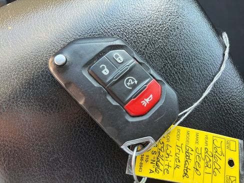 Used 2021 Jeep Gladiator Sport AWD/4WD image 28