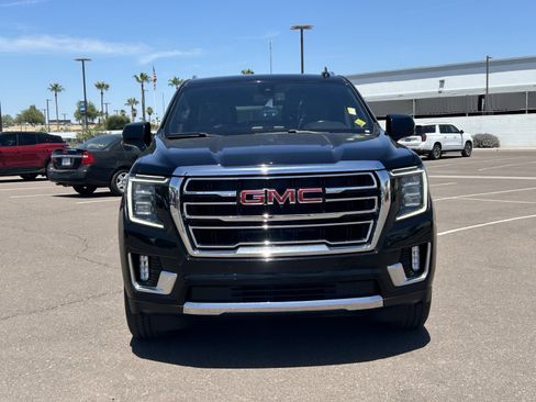 Certified 2021 GMC Yukon XL SLT w/ SLT Luxury Package AWD/4WD image 8