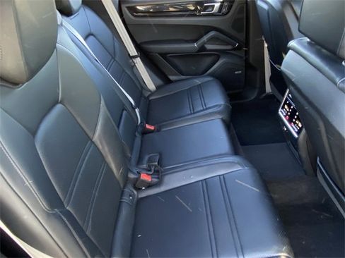 Used 2022 Porsche Cayenne S image 22