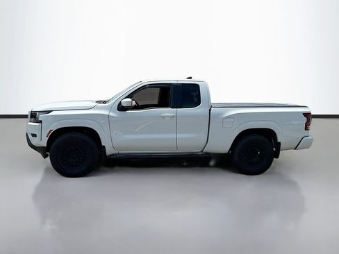 Used 2024 Nissan Frontier SV RWD image 9