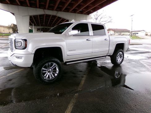 Used 2018 GMC Sierra 1500 Denali w/ Denali Ultimate Package image 2