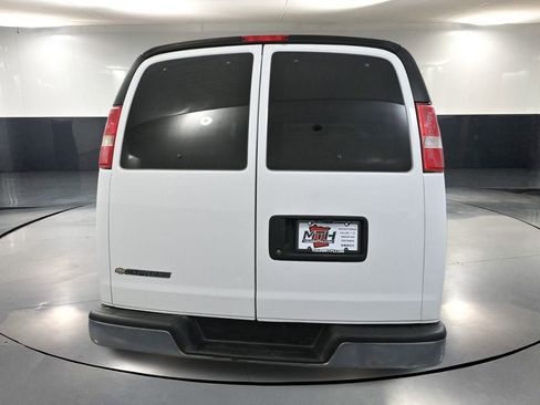 Used 2017 Chevrolet Express 3500 LT w/ LT Preferred Equipment Group image 7