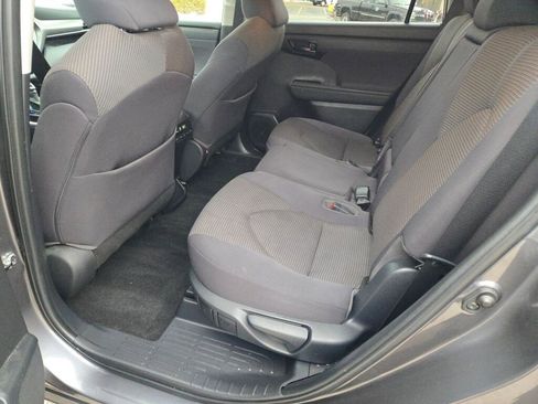 Used 2023 Toyota Highlander L image 19
