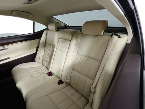 Used 2016 Lexus ES 300h w/ Luxury Package w/Wood Trim FWD image 15
