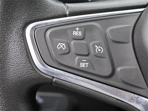 Used 2018 Chevrolet Equinox LT image 17