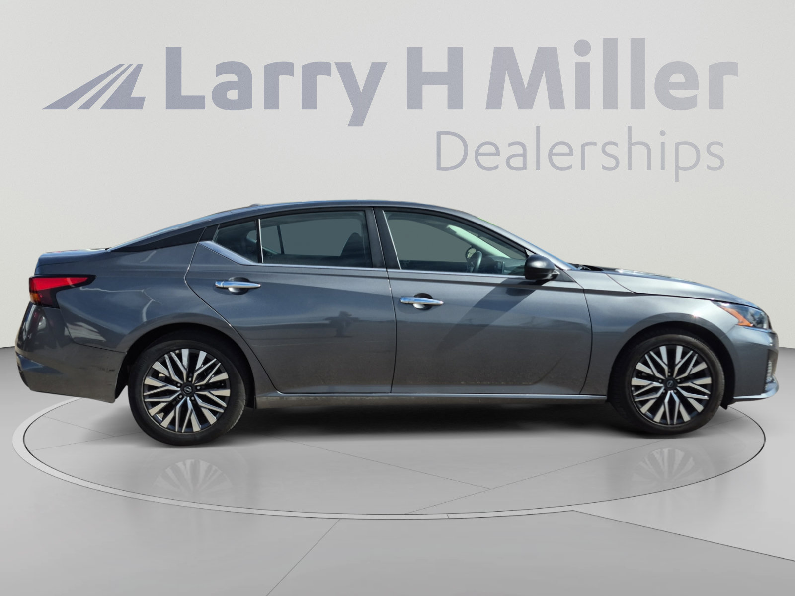 Used 2025 Nissan Altima 2.5 SV FWD image 6