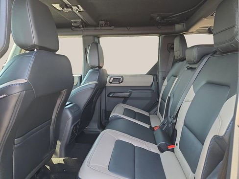 Used 2024 Ford Bronco Wildtrak image 9