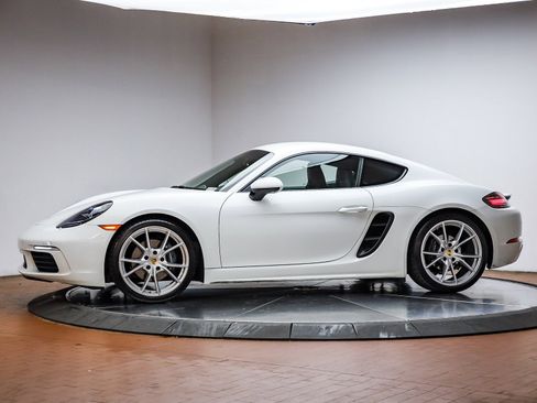 Used 2025 Porsche 718 Cayman image 2