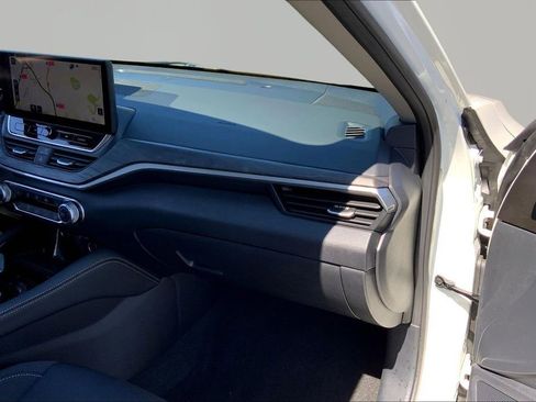 Used 2024 Nissan Altima 2.5 SV w/ SV Premium Package image 18