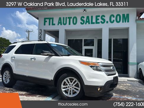 Used 2015 Ford Explorer XLT w/ Equipment Group 201B FWD image 2