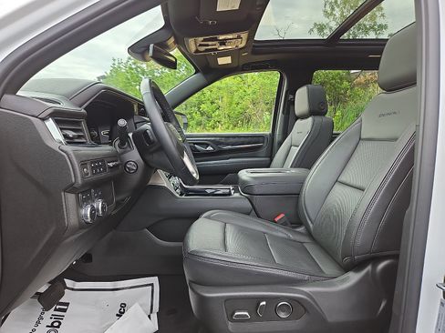 Used 2023 GMC Yukon Denali AWD/4WD image 13