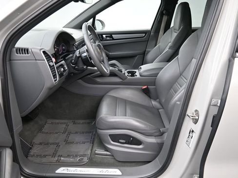Certified 2023 Porsche Cayenne Platinum Edition AWD/4WD image 9