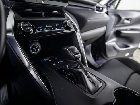 Used 2024 Toyota Venza LE image 31