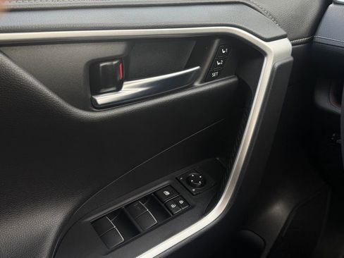 Used 2021 Toyota RAV4 Limited image 27