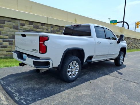 Used 2024 Chevrolet Silverado 2500 High Country w/ High Country Premium Package AWD/4WD image 10