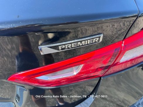 Used 2018 Chevrolet Malibu Premier w/ Driver Confidence Package FWD image 24