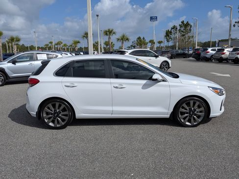 Used 2018 Hyundai Elantra GT Sport image 3