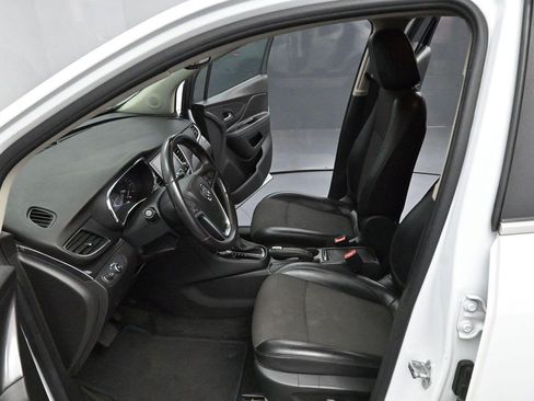 Used 2021 Buick Encore Preferred FWD image 11