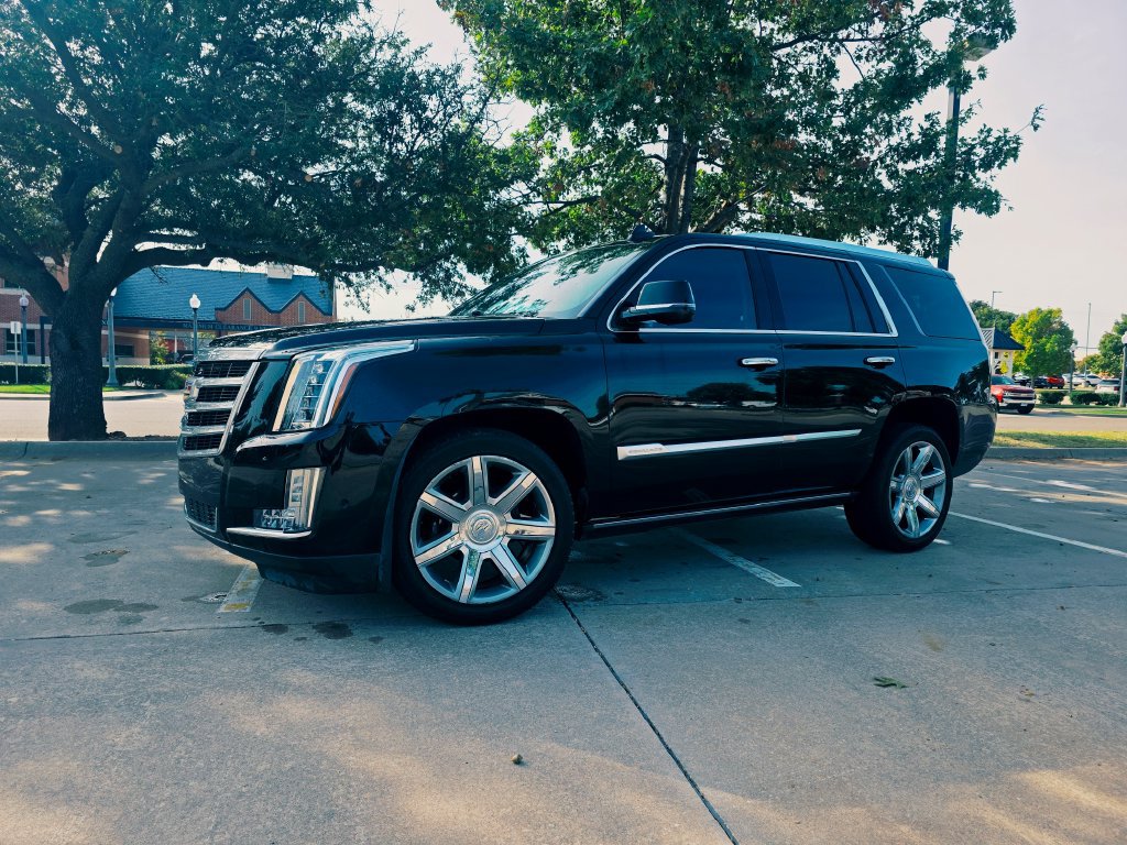 Used 2020 Cadillac Escalade Premium Luxury RWD image 1