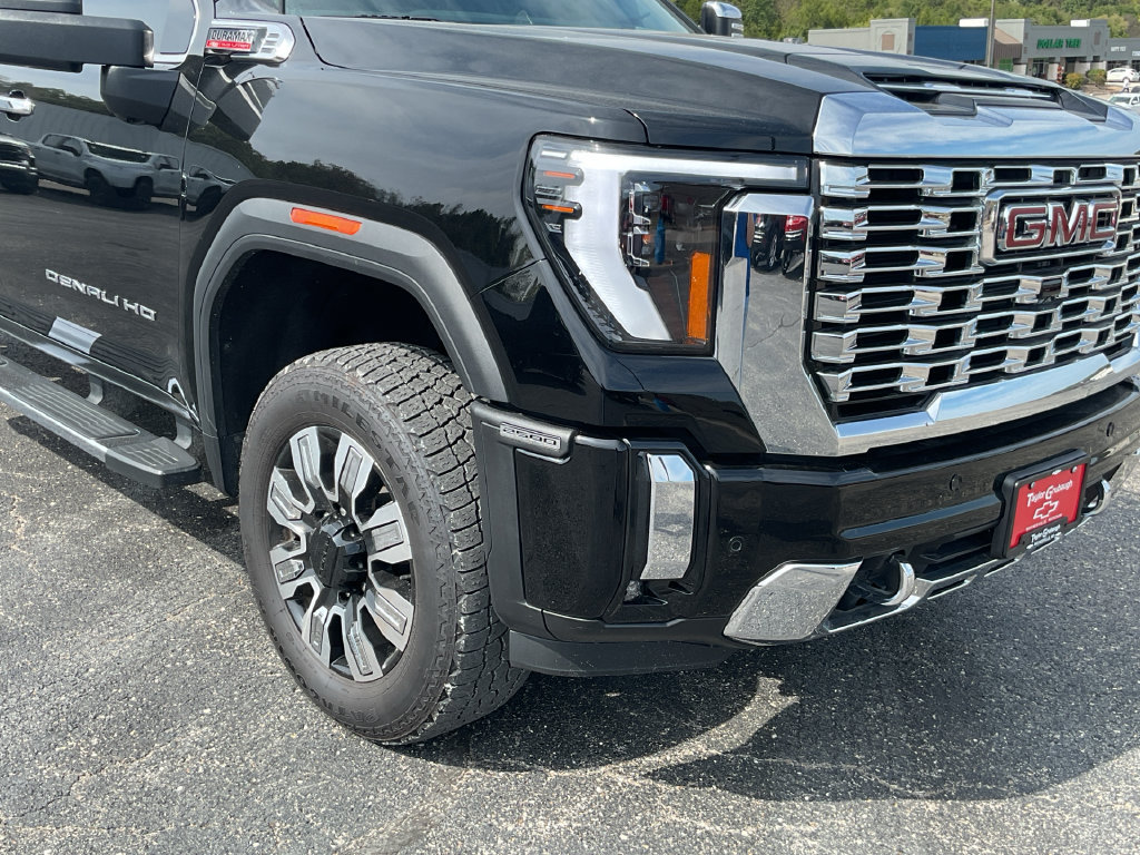 Used 2025 GMC Sierra 2500 Denali w/ Denali Reserve Package AWD/4WD image 13
