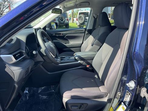 Used 2023 Toyota Highlander L AWD/4WD image 13