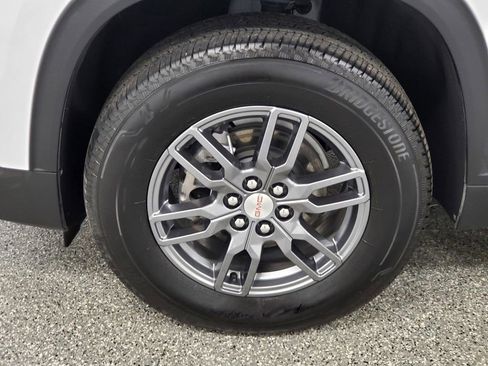 Used 2025 GMC Acadia Elevation image 8