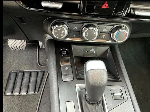 Certified 2025 Nissan Kicks S image 18