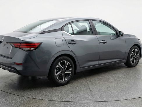 Used 2025 Nissan Sentra SV FWD image 9
