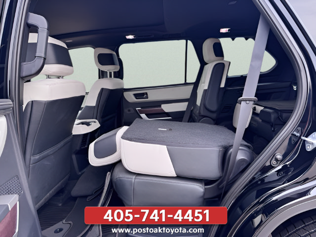 Used 2023 Toyota Sequoia Capstone AWD/4WD image 41