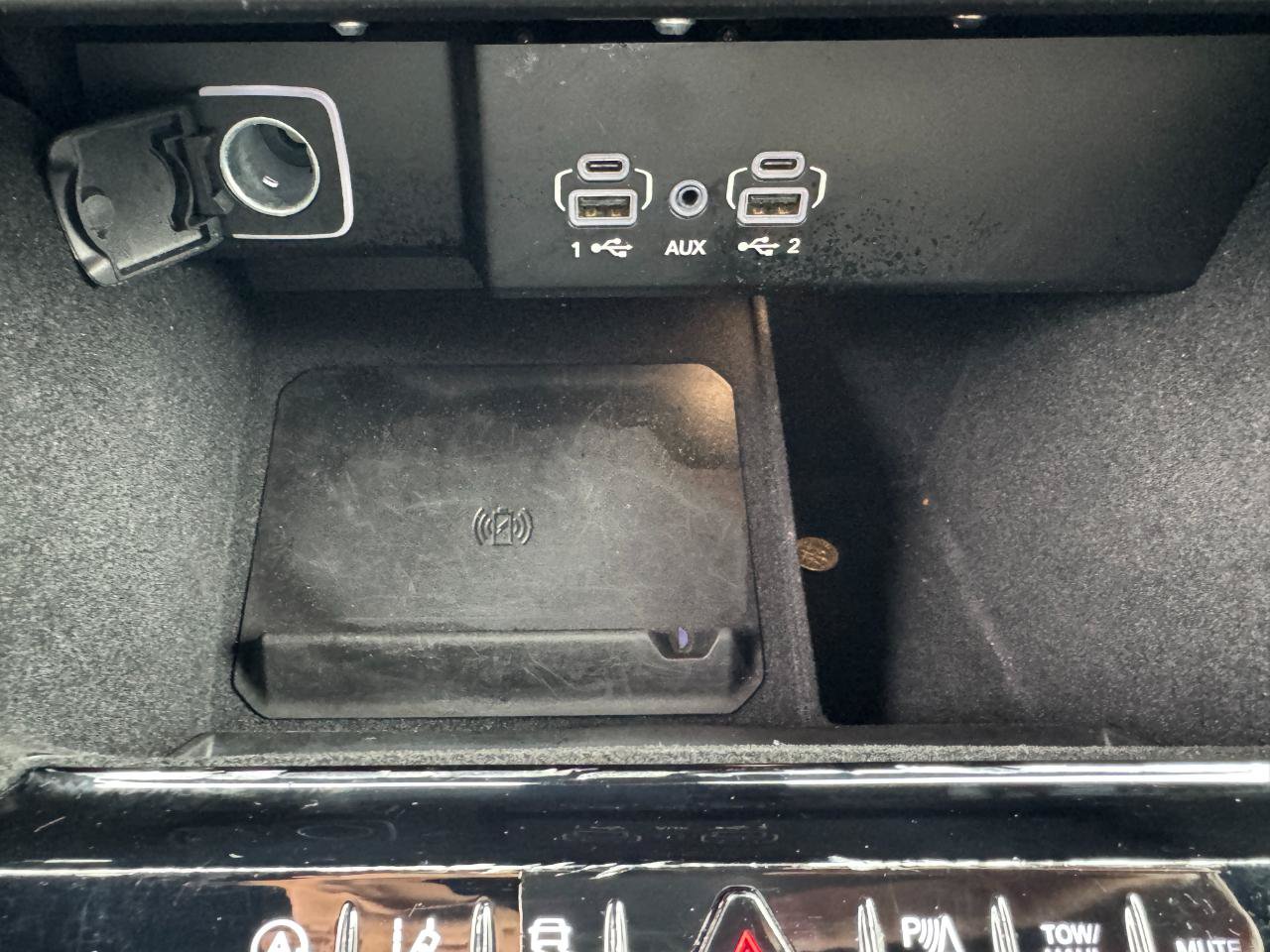 Used 2024 Jeep Wagoneer L Series II AWD/4WD image 40