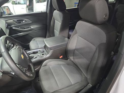Used 2023 Chevrolet Traverse LT w/ Rear Camera Mirror Package image 16