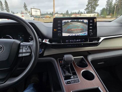 Used 2022 Toyota Sienna LE image 25