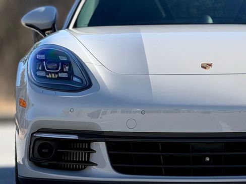 Used 2018 Porsche Panamera 4S image 13