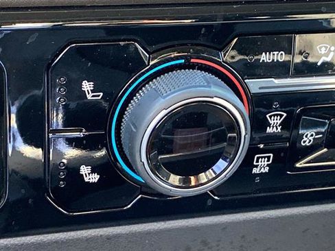 Used 2025 Chevrolet Silverado 2500 LT w/ Convenience Package image 30